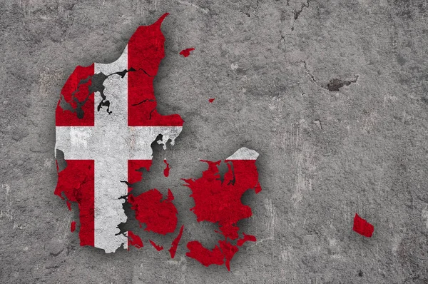 风化混凝土丹麦地图及旗帜 — 图库照片