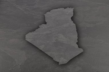 Cezayir haritası karanlık sayfada.