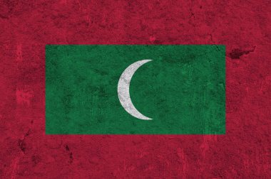 Yıpranmış betonda Maldivler bayrağı