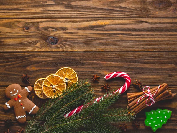 Zelfgemaakte Peperkoek Kerstkoekjes Houten Achtergrond — Stockfoto