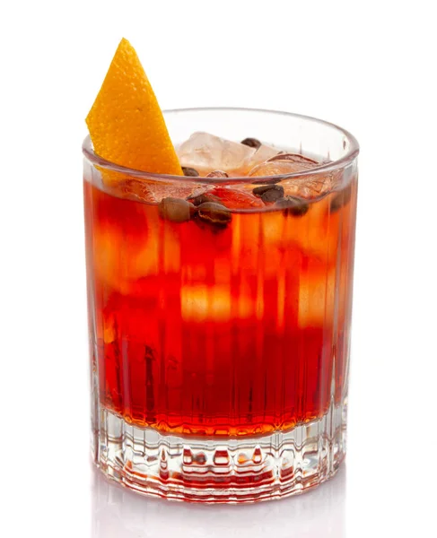 Cocktail alcolico Negroni isolato su bianco — Foto Stock