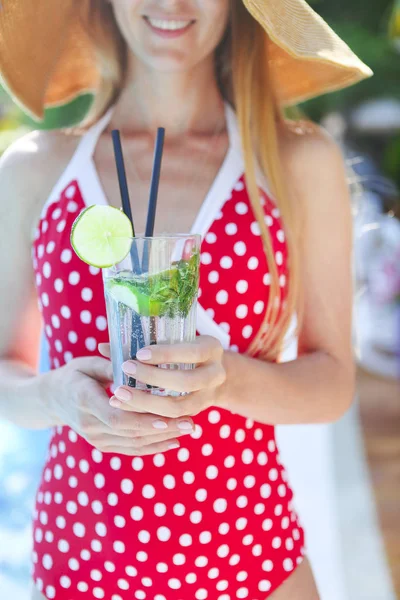 Young Woman Glass Lemonade Outdoors — Stock Photo, Image