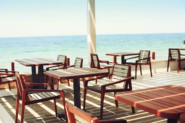 Mesas Cadeiras Verão Livrerestaurante Praia — Fotografia de Stock