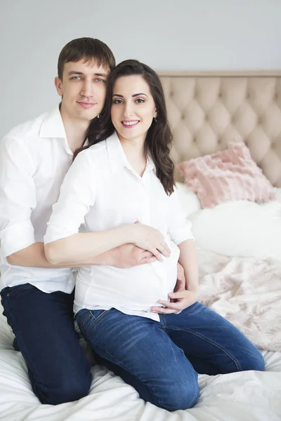 Retrato Mulher Grávida Jovem Juntos Dentro Casa — Fotografia de Stock