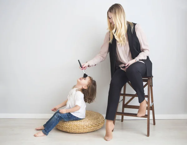 Mãe Filha Fazem Pazes Uma Outra Conceito Diversão Familiar — Fotografia de Stock