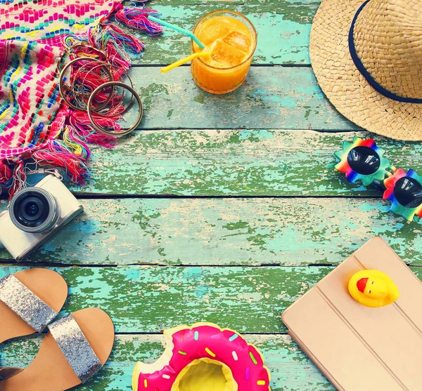 Grüner Und Blauer Hintergrund Mit Accessoires Für Frauen — Stockfoto