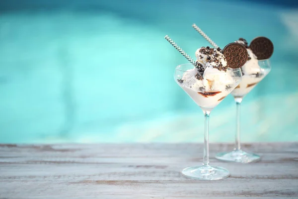 이탈리아 젤라토 크리스털 그릇에 아이스크림 — 스톡 사진