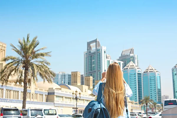 Frau Macht Handy Foto Vom Zentralen Souq Markt Sharjah City — Stockfoto