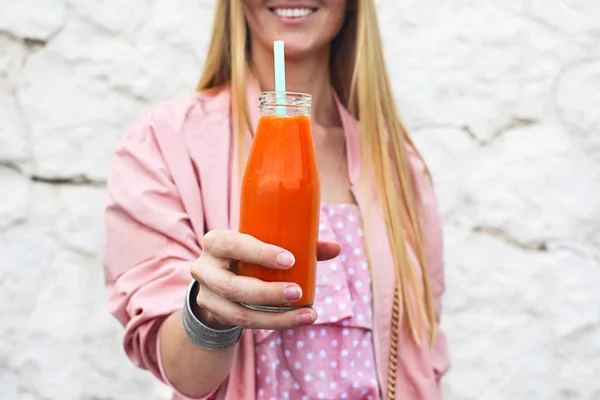 Diet Nutrition Detox Juice Healthy Woman Posing Fresh Juice Bottle — Stock Photo, Image