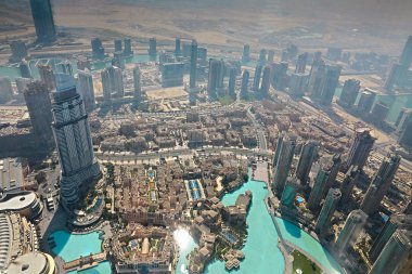 Dubai, Birleşik Arap Emirlikleri. Uluslararası Dubai Kongre ve Sergi Sarayı yükseklikten havadan görünümü