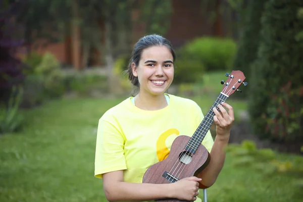 Cute Teen Girl Playing Her Ukulele Outdoors Evening — Stock Photo, Image