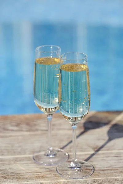 Шампанські Келихи Біля Басейну Відпустка Романтика Концепція — стокове фото