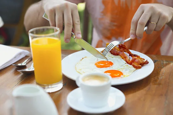 Comida Café Manhã Com Ovos Fritos Bacon Suco Laranja Café — Fotografia de Stock