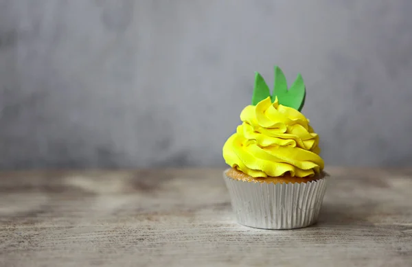 Δροσερό Γλυκό Cupcake Μορφή Του Ανανά Τροπικό Γλυκά — Φωτογραφία Αρχείου