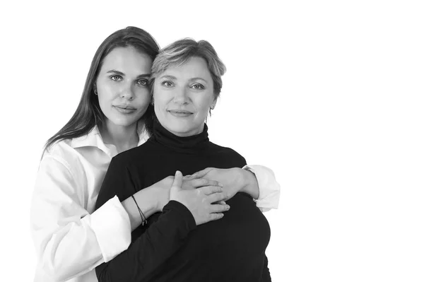 Bella Sorridente Figlia Adulta Madre Isolata Bianco Nero Bianco — Foto Stock