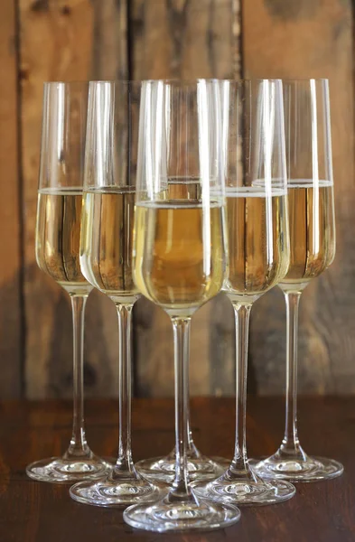 Glas Champagne Suddig Trä Bakgrund — Stockfoto