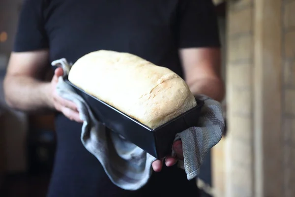 Mãos Masculinas Formam Com Massa Fresca Cozinha Fechar — Fotografia de Stock