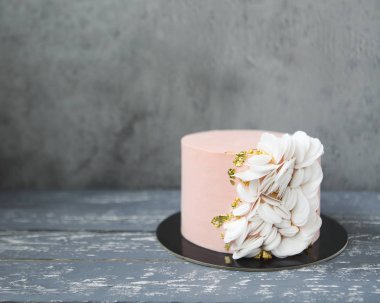 Mini pembe düğün pastası gofret kağıt ve altın dekor
