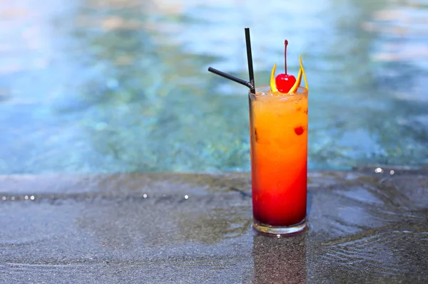 Glass Bright Tequila Sunrise Cocktail Pool Luxury Resort Tropical Island — Stock Photo, Image