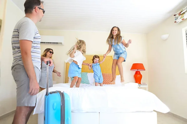 Young Family Three Kids Luggage Hotel Room — Stock Photo, Image