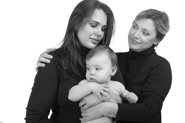 Nonna, figlia e nipote su ritratto bianco, felice — Foto Stock