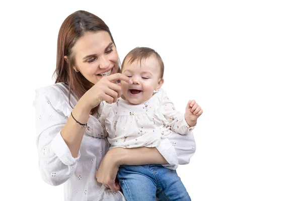 Любящая мать и ее маленькая девочка — стоковое фото