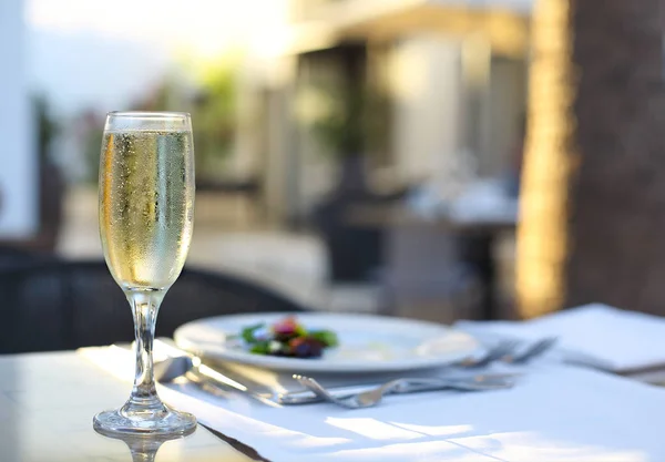 Chiusura della cena con champagne all'aperto — Foto Stock