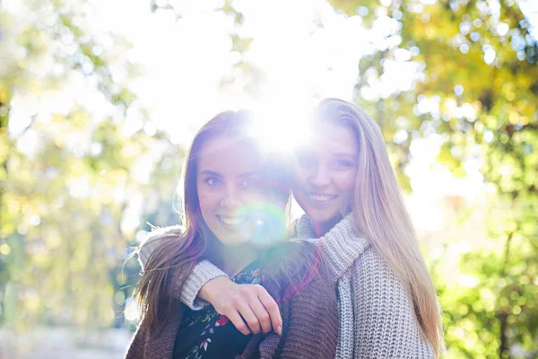 Fashionable beautiful young girlfriends walking together in the — Stock Photo, Image