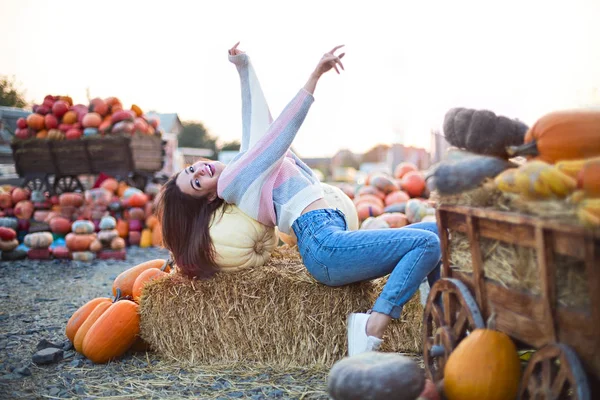 Sonbahar kabak yama Bac moda güzel genç kız