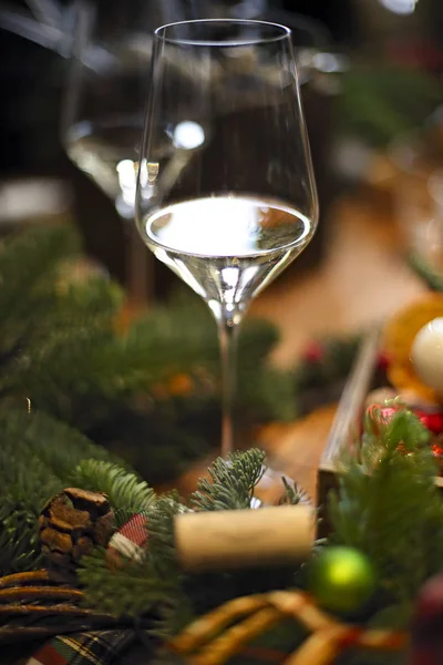 Kerstversiering op de houten tafel — Stockfoto