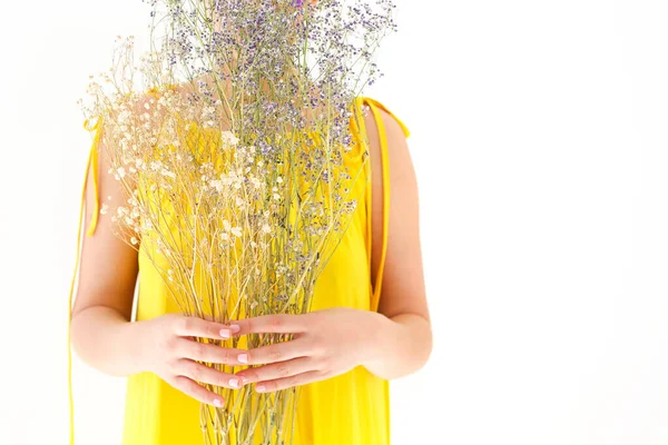 Unrecognizable Female Yellow Dress Hiding Bouquet Wildflowers Summer Day White — Stock Photo, Image