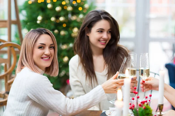 Content Young Women Casual Wear Glasses Cocktails Red Berries Festive — Stock Photo, Image