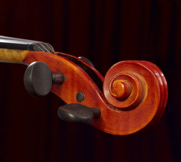 Cuello Violín Sobre Fondo Cortinas Oscuras Detalle Instrumento Musical Clásico —  Fotos de Stock