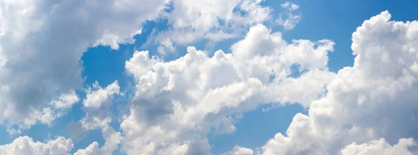 雲のパノラマで空 高解像度写真 — ストック写真