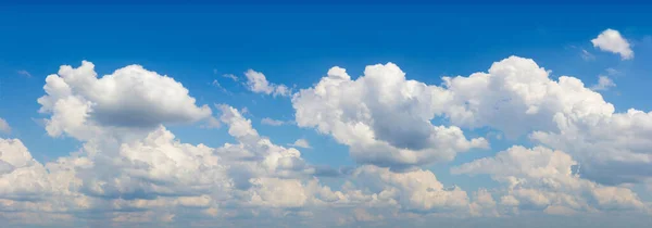 Bulutlu Panoramik Gökyüzü Cennetin Yüksek Çözünürlüklü Fotoğrafı — Stok fotoğraf