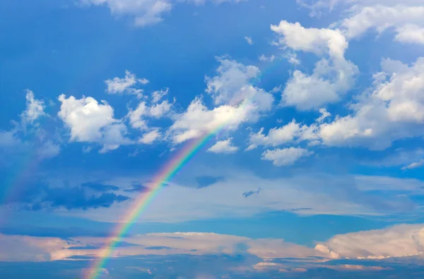 Небо Облаками Радужным Фоном Фото Высокого Разрешения — стоковое фото