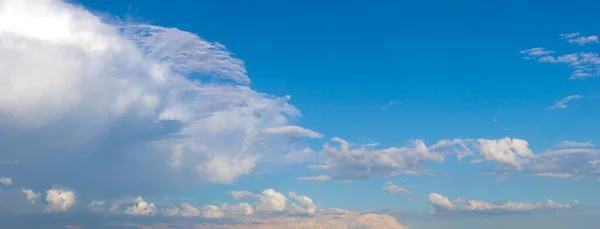 Panorámás Kék Felhőkkel Nagy Felbontású Kép Mennyről — Stock Fotó