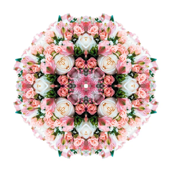 Blumenstrauß aus Rosen und Orchideen Mandala isoliert auf weißem Hintergrund. Kaleidoskopischer Effekt. — Stockfoto