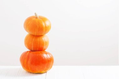 beyaz arkaplanda kabak