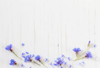 Beyaz ahşap zemin üzerine Peygamber