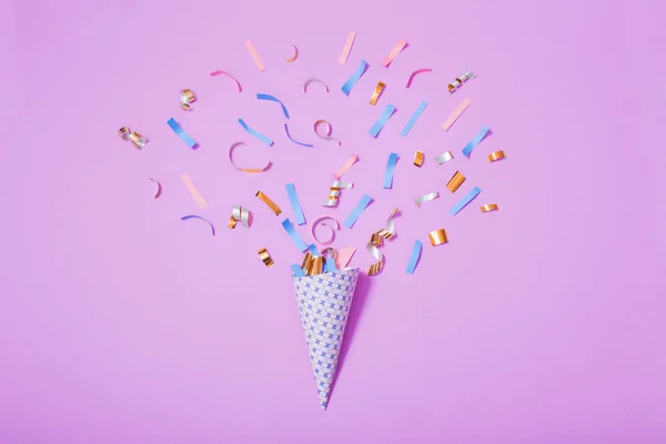 Verjaardag Hoed Met Confetti Achtergrond Papier — Stockfoto