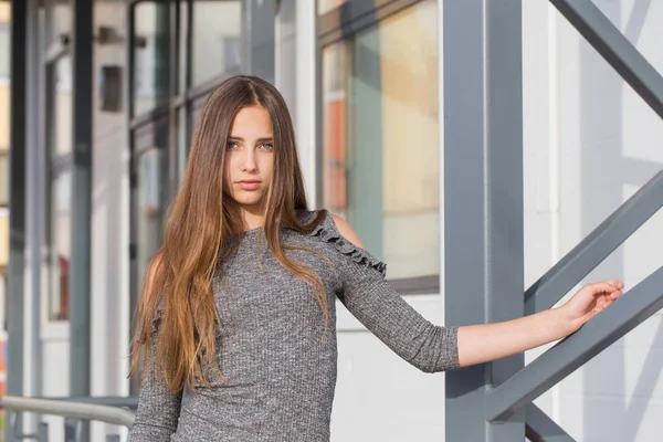 Hermosa Adolescente Chica Ciudad —  Fotos de Stock