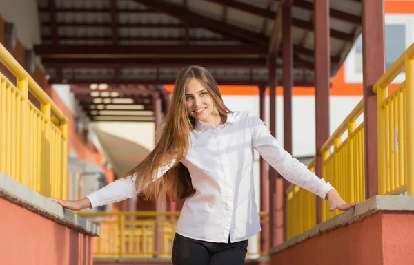 Hermosa Adolescente Chica Ciudad —  Fotos de Stock