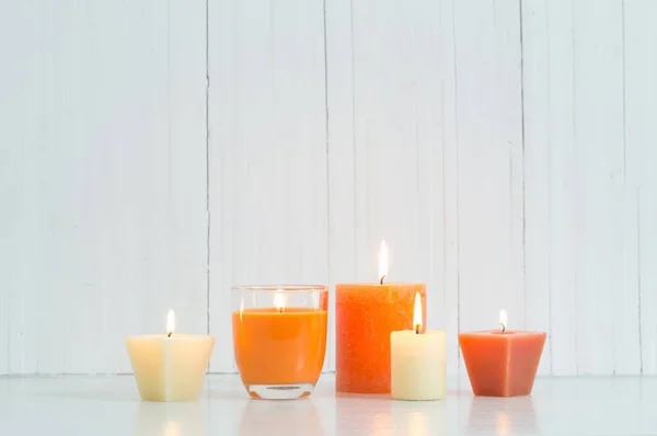 Оранжевые Свечи Белом Фоне — стоковое фото