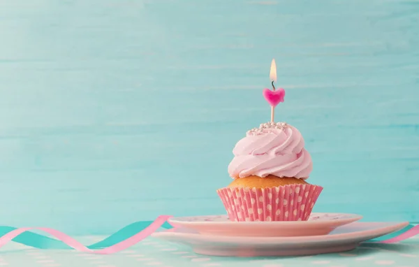 Cupcake Rosa Sfondo Legno Blu — Foto Stock