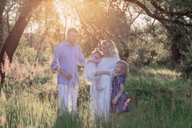 mutlu aile günbatımı yaz Park