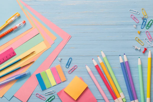 Schoolbenodigdheden Blauwe Houten Achtergrond — Stockfoto