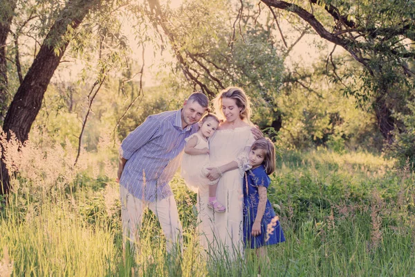 Happy Family Summer Park Sunset — Stock Photo, Image