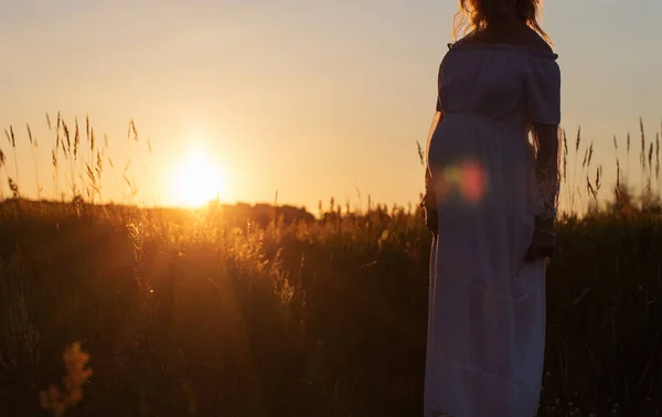 Mujeres Embarazadas Atardecer —  Fotos de Stock