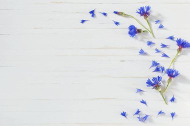 Beyaz ahşap zemin üzerine Peygamber